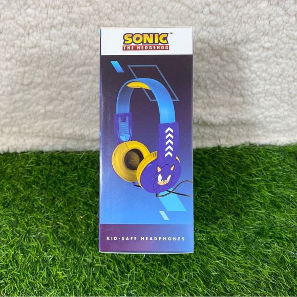 Sonic The Hedgehog Headphones With Volume Control for Ages 3 Up Blue and Yellow - Picture 4 of 8